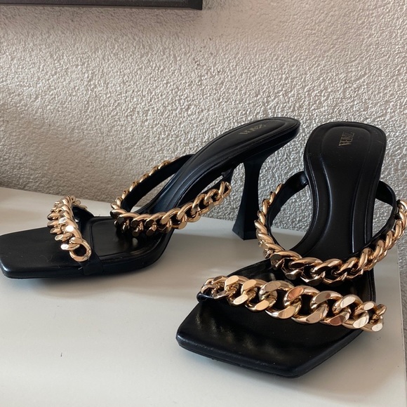 Zara Black Heels With Gold Chain - Picture 2 of 5